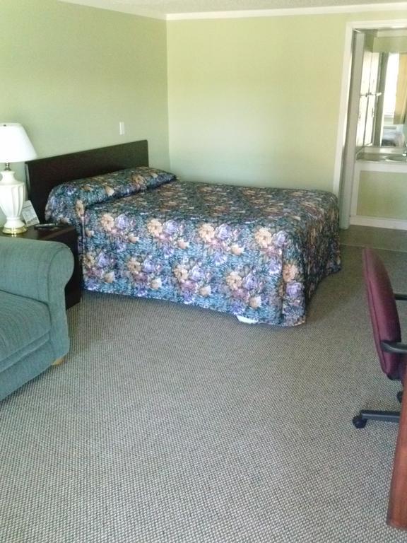Westwoods Inn & Suites Woodhaven Dış mekan fotoğraf