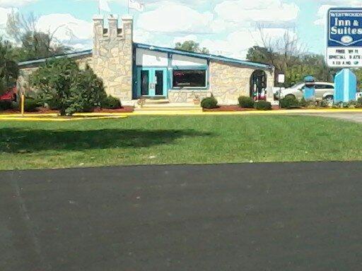 Westwoods Inn & Suites Woodhaven Dış mekan fotoğraf