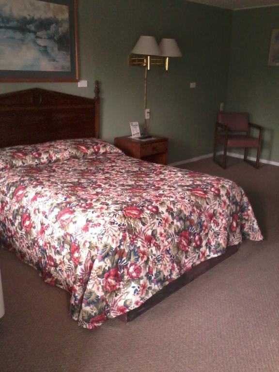 Westwoods Inn & Suites Woodhaven Dış mekan fotoğraf