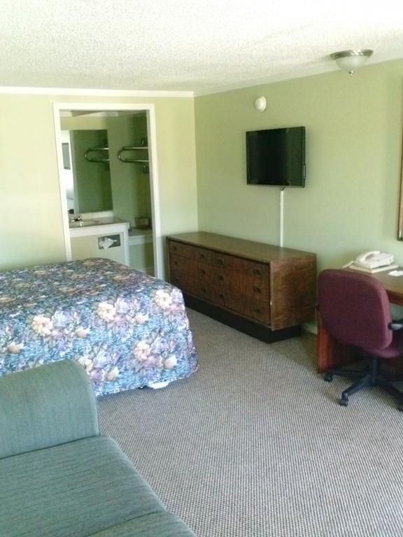Westwoods Inn & Suites Woodhaven Dış mekan fotoğraf