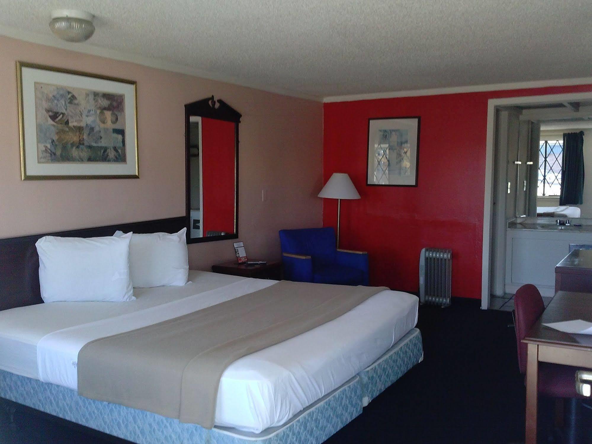Westwoods Inn & Suites Woodhaven Dış mekan fotoğraf