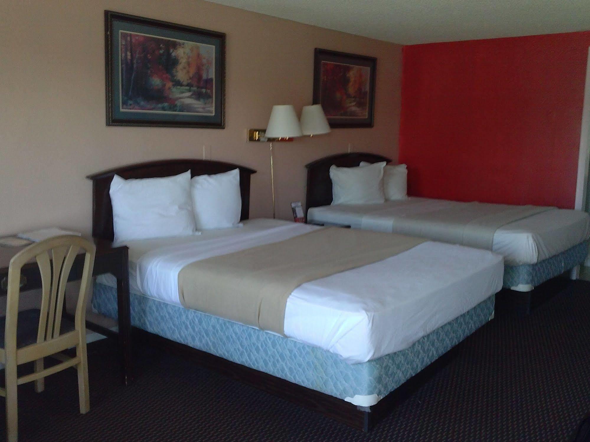 Westwoods Inn & Suites Woodhaven Dış mekan fotoğraf