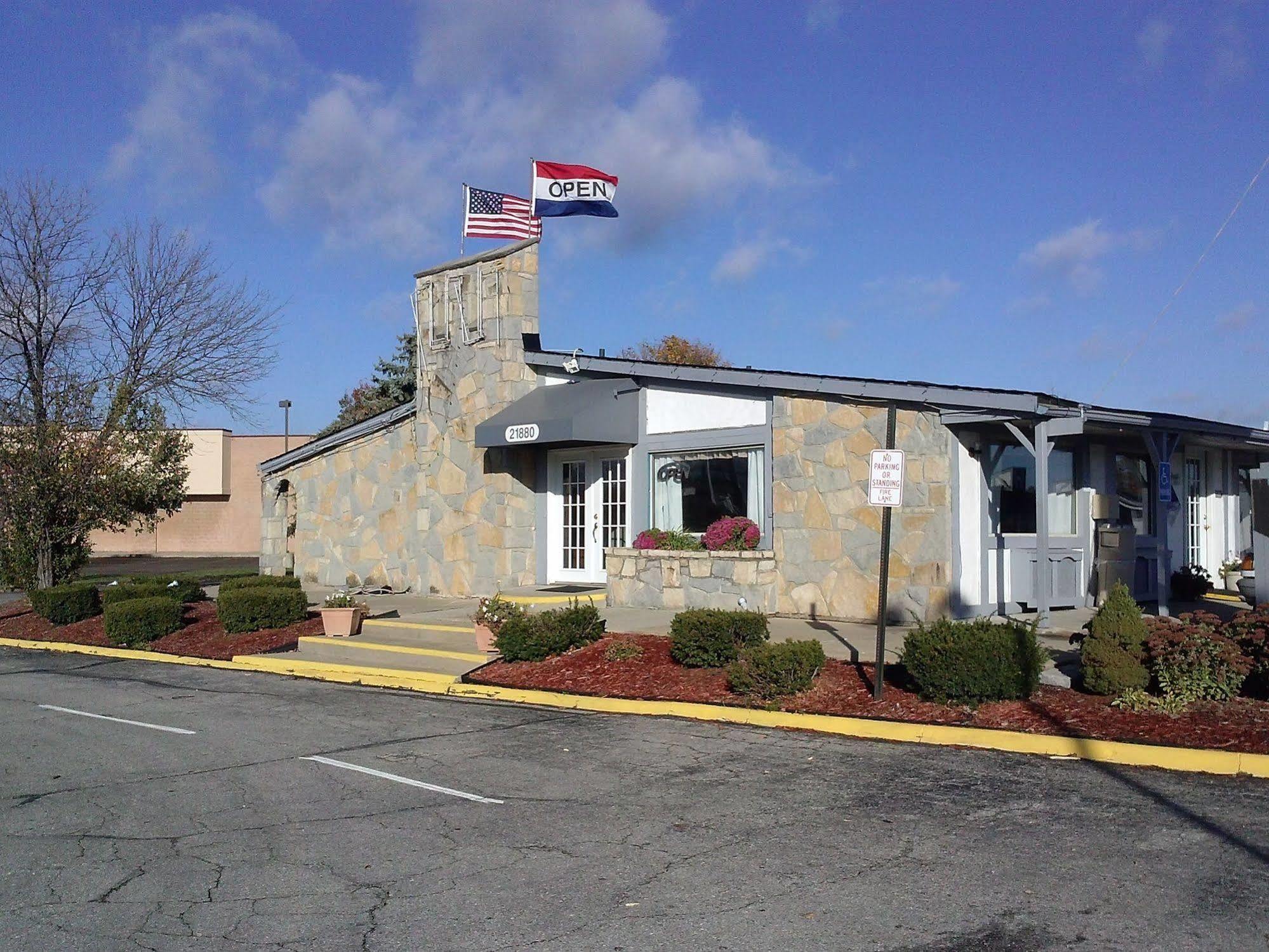 Westwoods Inn & Suites Woodhaven Dış mekan fotoğraf