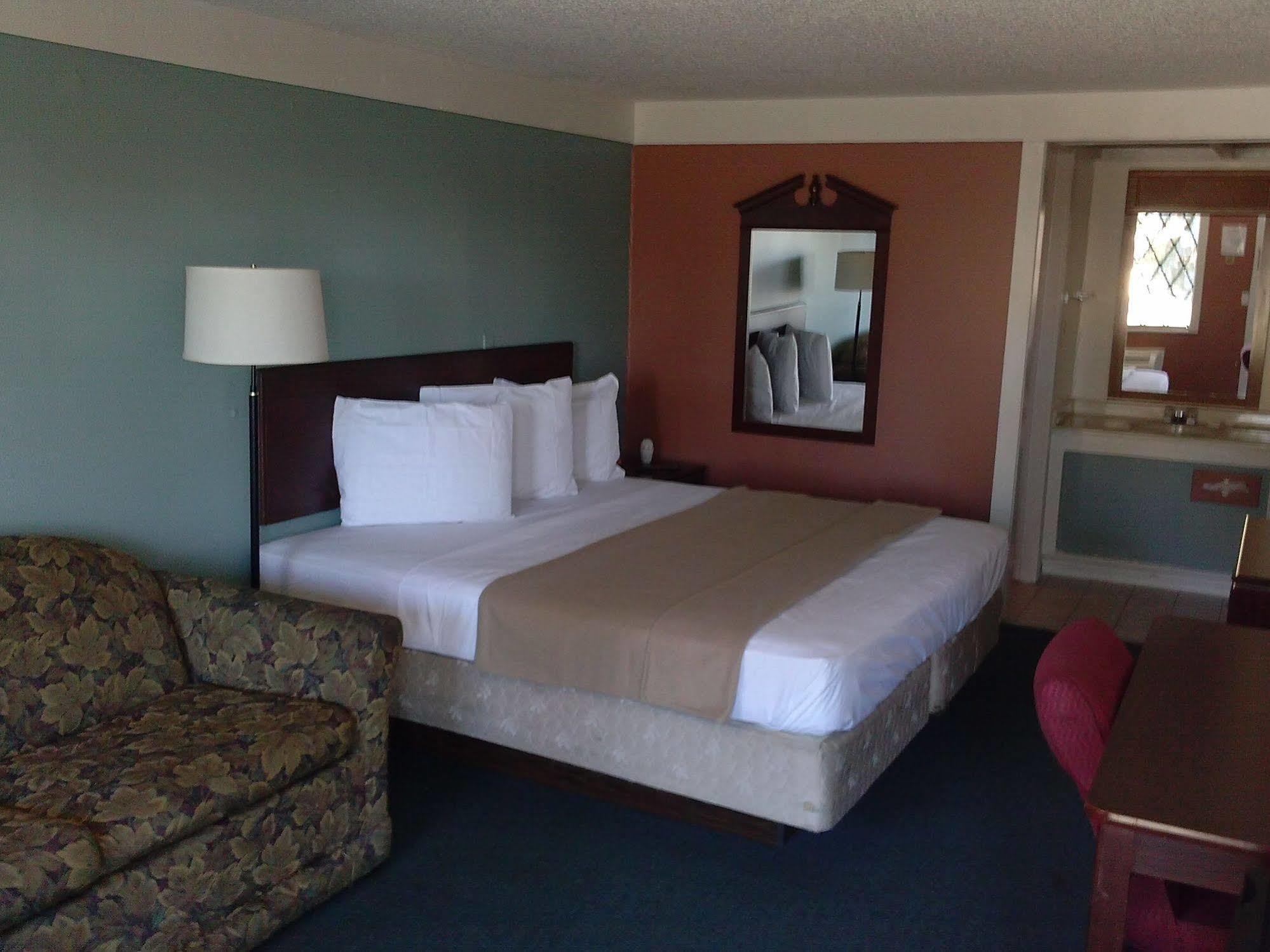 Westwoods Inn & Suites Woodhaven Dış mekan fotoğraf