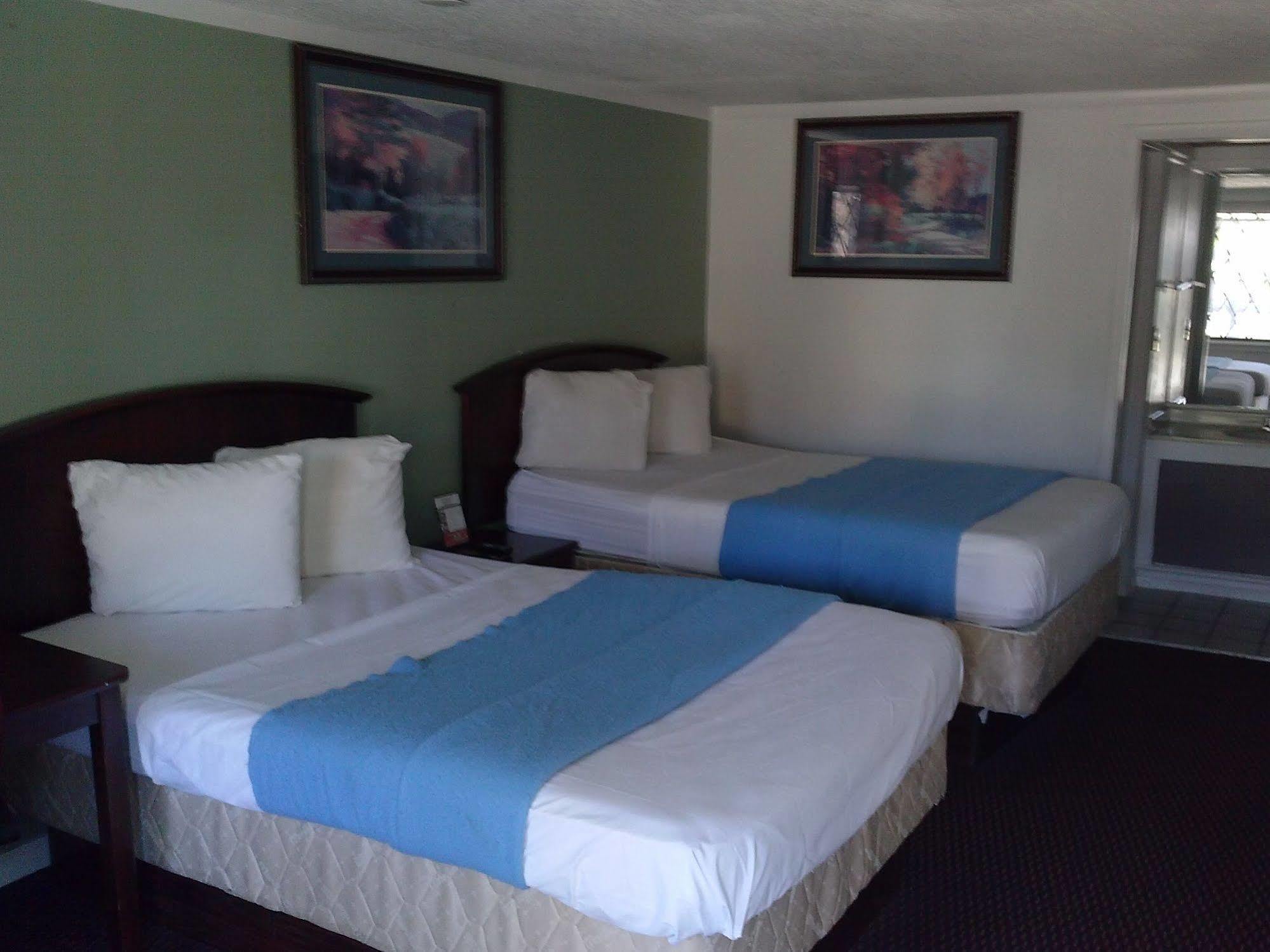 Westwoods Inn & Suites Woodhaven Dış mekan fotoğraf